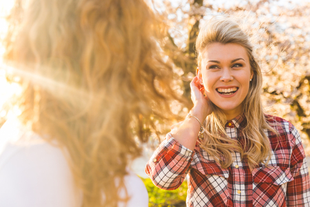 Am besten sind zwei blonde Lesben Am besten sind zwei blonde Lesben